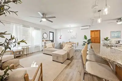 Image de Sandpiper 𓇼 5br/4ba Across From Beach! Sleeps 16