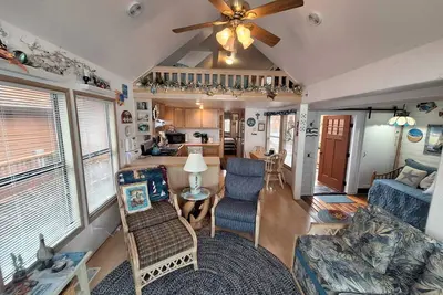 Image de Luxurious Oceanfront Cabin 7 Getaway w/ Hot Tub : stunning views, private hot tub, and cozy comfort. (Private Beach Owned by White Rock Resort)