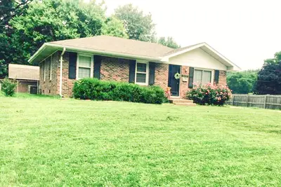 Image de Quiet & Safe neighborhood. 3-Bedrooms, 2-bath, 2-car garage