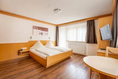 Image de Double room B (standard with balcony) - Hotel Garni Krumbach