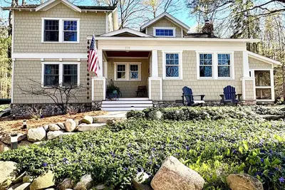 Image de Blue Ridge Cottage- Charming 3-bedroom 2-bath on Crystal Lake