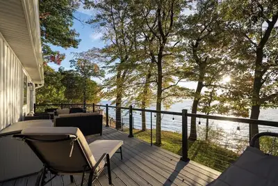 Image de Idyllic Lakeside Cottage with Stunning Lake