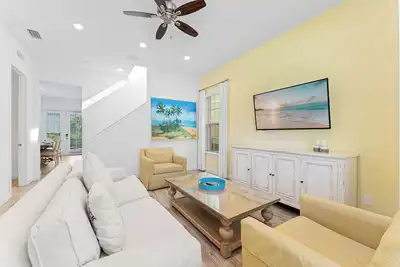 Image de Parrot Paradise Escape – Margaritaville Getaway for 8, Close to Theme Parks!