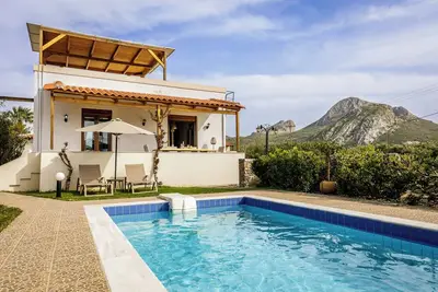 Image de Villa Lefkomyrto est une villa confortable pour 3 personnes avec piscine privée