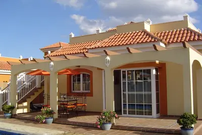 Image de Quiet 3 bedroom villa with private heated pool only 10 mins walk from the beach