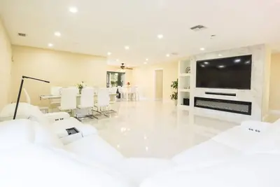 Image de Charming and Spacious Home 2bed-2 bath