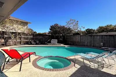 Image de Pool, Heated spa, Pickleball court, Bbq, Sleep 16