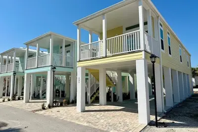 Image de Resort Living Getaway! ! For Rent 3, 500. 55+ community  2-bed 2 bath To wnhoyse