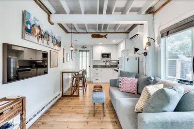 Image de Charming East-End Condo Retreat