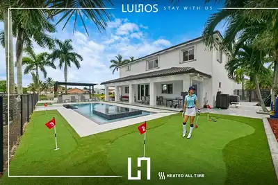 Image de Lakeside Fun: Pool, Jacuzzi, Games & More!