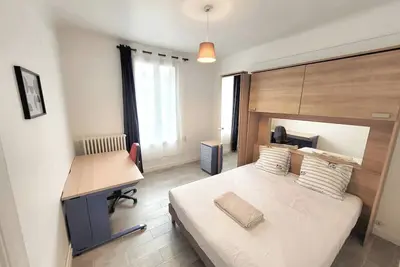 Image de Appartement de style parisien, chaud, lumineux et proche des transports