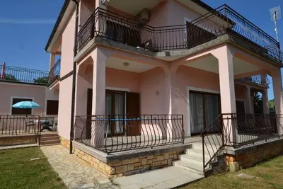Image de Green and Lush Apartments with Terrace - Classic Two Bedroom Apartment with Terrace