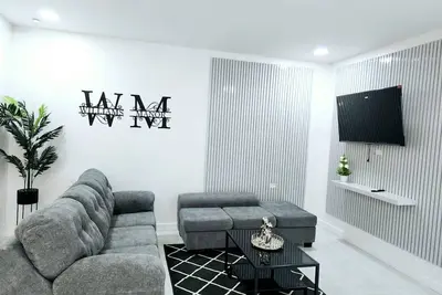 Image de Spacious, modern 2-bedroom apartment, Westend Negril with Ac, WiFi, W/Heater