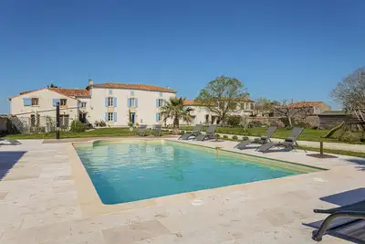 Image de Petite maison \"La Belle Parenthèse\" avec piscine privée, terrasse privée et Wi-Fi