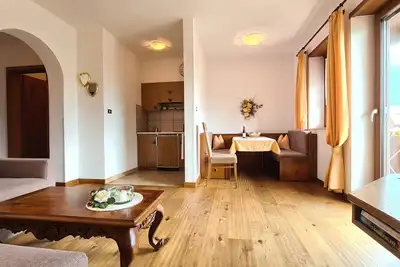 Image de Appartement 'Fewo Innerhofer - Südbalkon' avec vue sur la montagne, piscine partagée et Wi-Fi