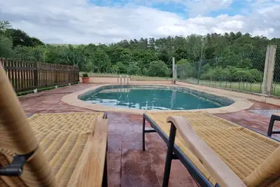 Image de Maison de campagne 'Aldea Rural A Cortiña Casa' avec vue montagne, piscine partagée et Wi-Fi