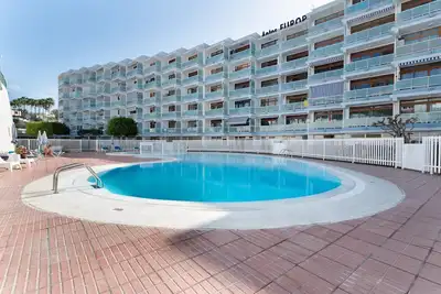 Studio de vacances 'Estudio Yumbo Playa Del Ingles' avec piscine partagée, Wi-Fi et climatisation