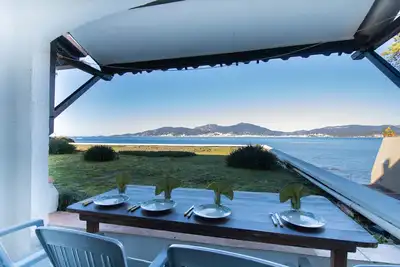 Image de Studio 'Pieds Dans L'eau' avec vue sur mer et terrasse privée