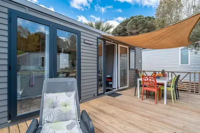 Image de Maison de campagne 'Camping Domaine De La Yole' avec piscine partagé