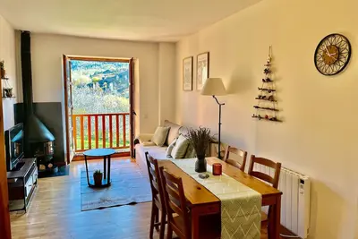 Image de Appartement 'Mirador de la Neu' avec vue montagne, jardin partagé et balcon
