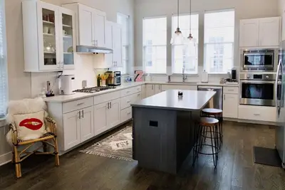 Image de Haus of Z, Sleeps 8, 4-Bed\/4. 5, Elevator, 1-Mile Dt