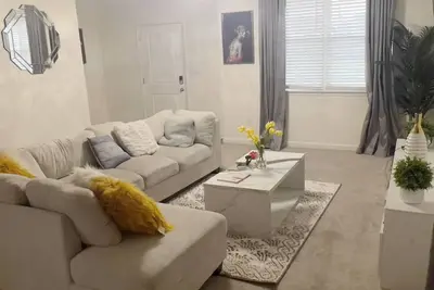 Image de Cozy Spacious Modern Lakeview Home Located Near Downtown Indianapolis