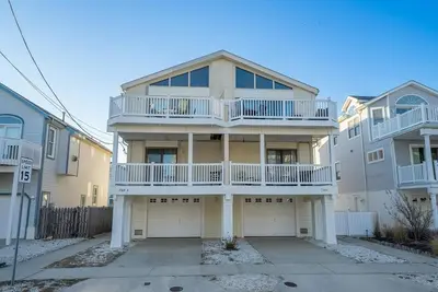 Image de Fantastic Beach Block Location- Steps to the Beach