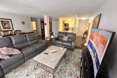 Image de Curved Tv | Gym | Parking | Recliners