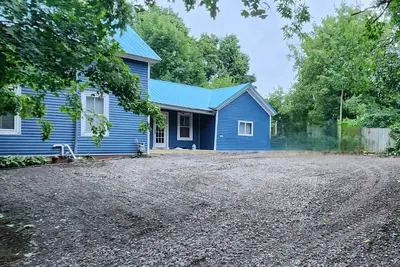 Image de Charming 1-bedroom sleeps 4, studio with Ac, and WiFi in Canton