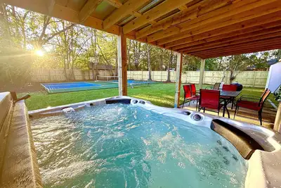 Image de Private Pickleball/Basketball Court - Movie Room - Hot Tub