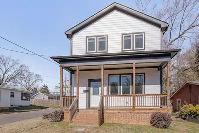 Image de Charming Private Home in Downtown Raleigh with a fenced-in backyard\n\n\n\n\n\n