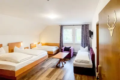 Image de Comfortable and versatile room -perfect for relaxation, work and exchange