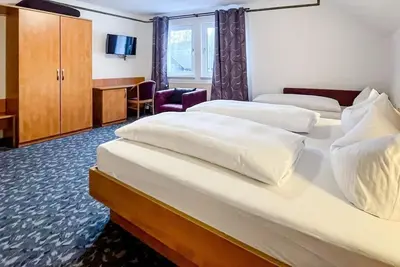 Image de Comfortable and versatile room -perfect for relaxation, work and exchange