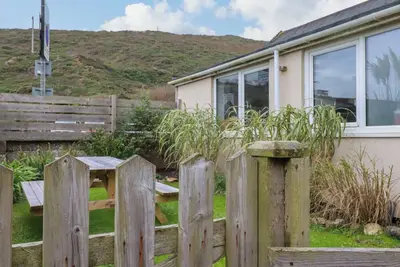 1 Mill Cottages, pet friendly, with a garden in Porthtowan