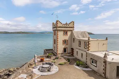 Balcary Tower, pet friendly, luxury holiday cottage in Palnackie