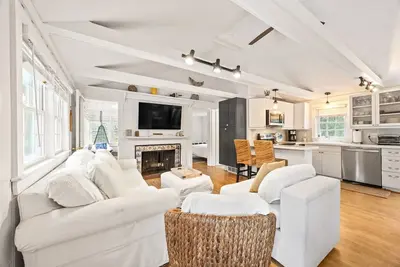 Image de Charming 3-bedroom house with WiFi and Ac in enchanting West Yarmouth location