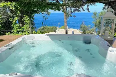 Image de Villino di Bacco: A welcoming villa which faces the sun and the sea, with Free Wi-Fi.
