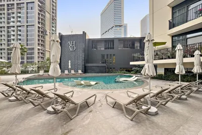 Image de First Class | 1br | Charming City