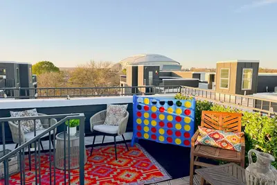 Image de Luxury Rooftop Lounge | 8 Min Walk to Globe Life