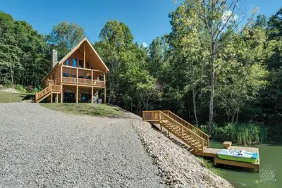 Image de Stone Lake Lodge - Lakeside Cabin - Stocked Pond
