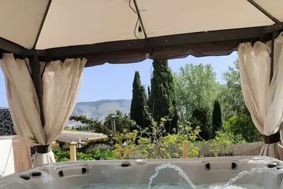 Holiday homes with jacuzzi and heating.