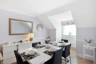Image de Long-Term Equestrian Penthouse