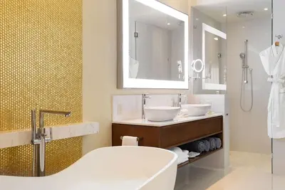 Image de Villa La Valencia - One Bedroom Pool view suite