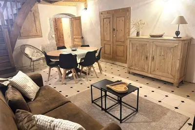 Image de Appartement de charme dans ferme jurassienne rénovée - cadre pleine nature.
