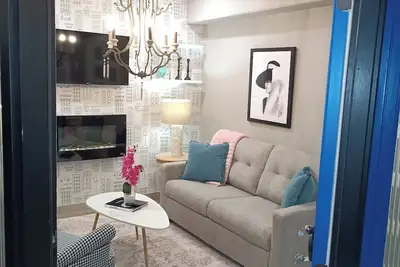 Image de The American Hotel Suite 3 located in downtown Williams Bay. 1 block from beach