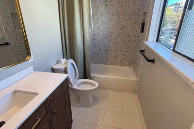 Image de 3-bedroom townhome in awesome Dallas with Ac, WiFi. Enjoy your stay