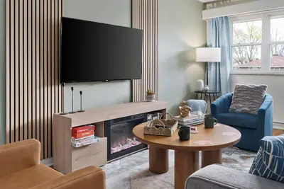 Image de 2br Central Home, Dogs ok, Fire Pit, Family items, Easy parking