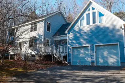 Image de Wine Down Retreat: Spacious Home Near Downtown