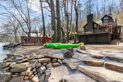 Image de Riverfront Cabin: Clear Water and Flat Land