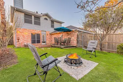 Image de 3-bedroom Frisco Castle Retreat with Parking Garage, & Fenced Yard